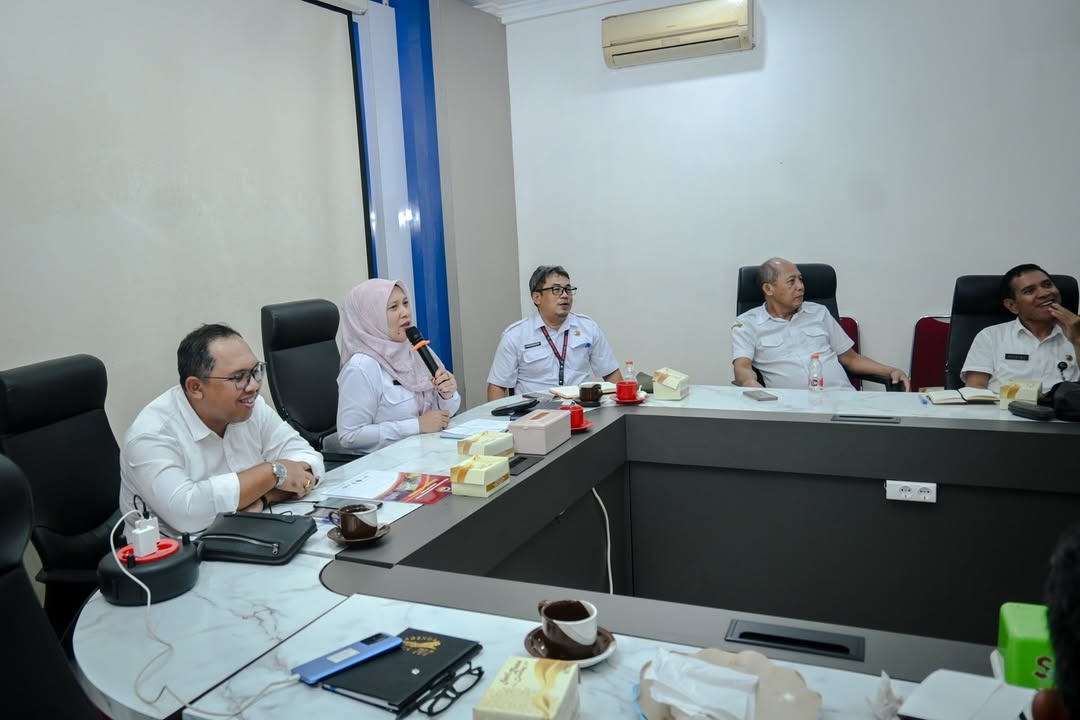 Evaluasi Pegawai DPMPTSP Kabupaten Banyumas. Kegiatan ini merupakan bagian integral dari upaya berkelanjutan instansi dalam memastikan standar kualitas layanan publik dan efektivitas kinerja aparatur. Senin 10 November 2025.